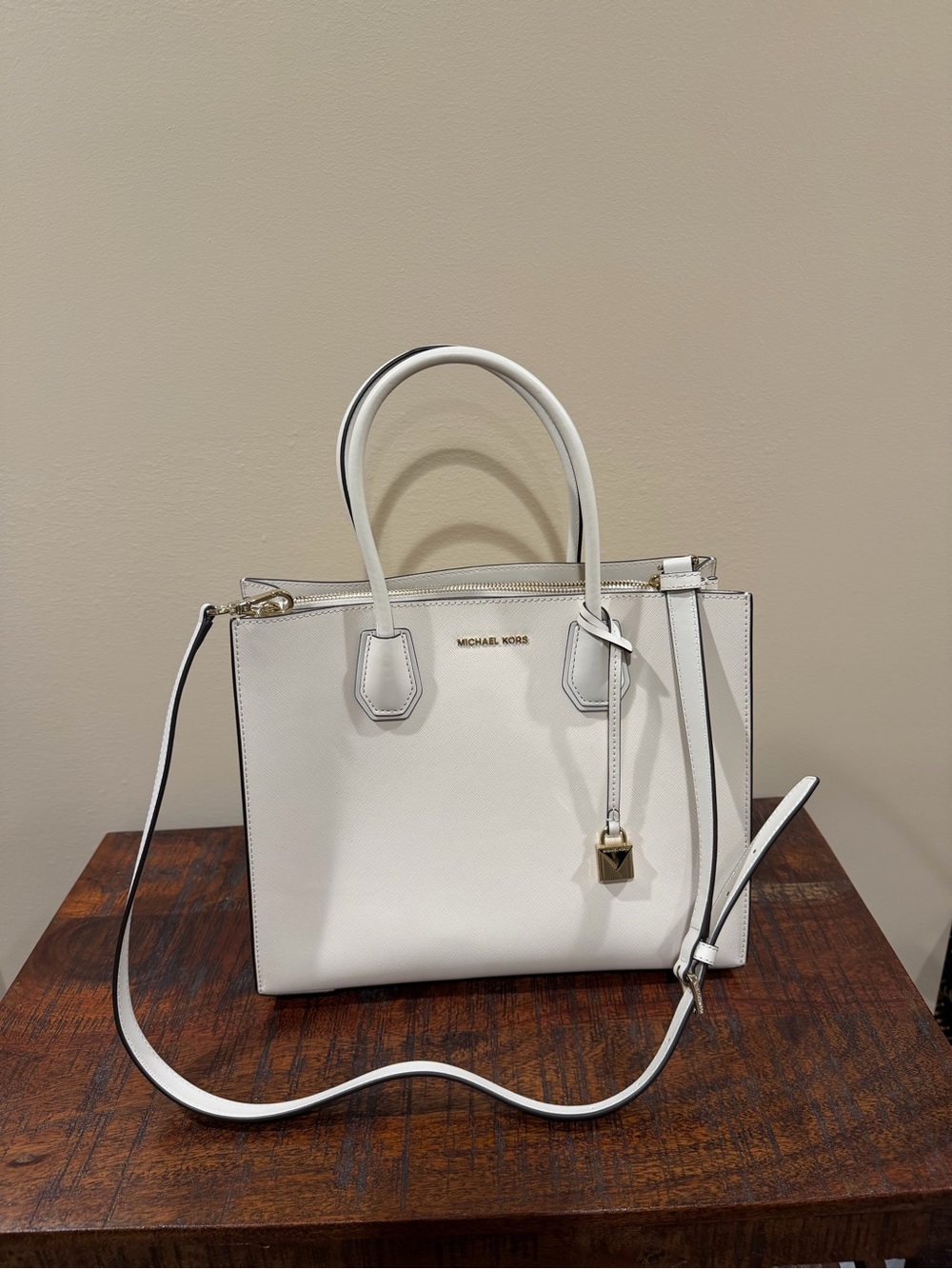 Michael Kors Light Cream Mercer Leather Tote/Satchel with Gold Hardware - Picture 5 of 5